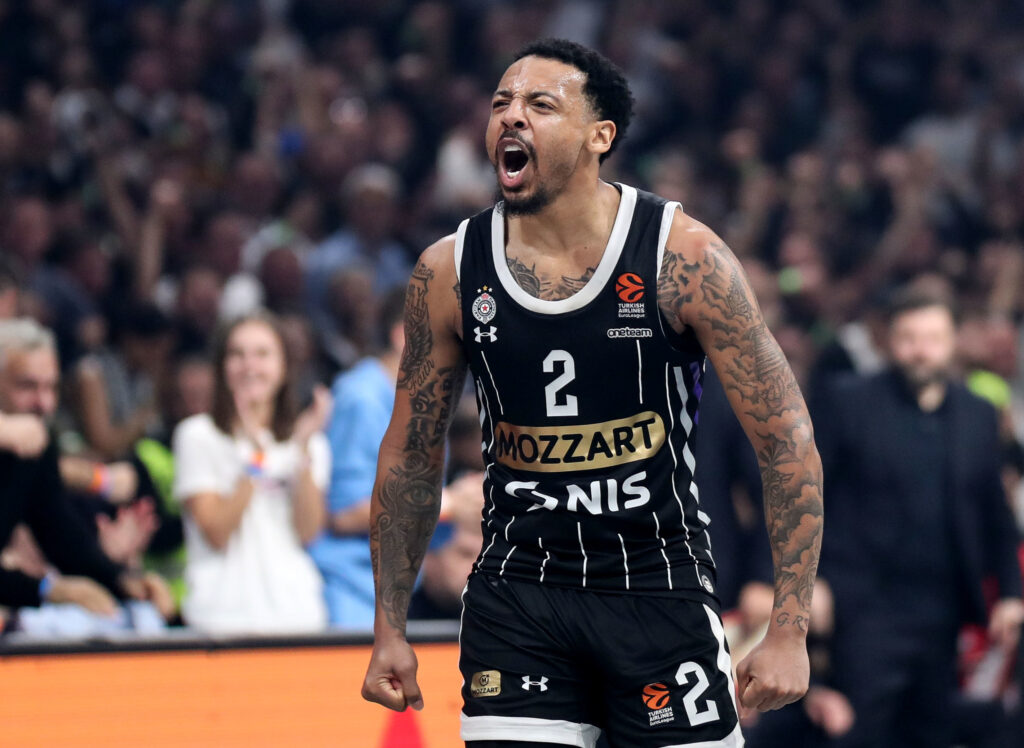 Karlik Džons na meti velikana!