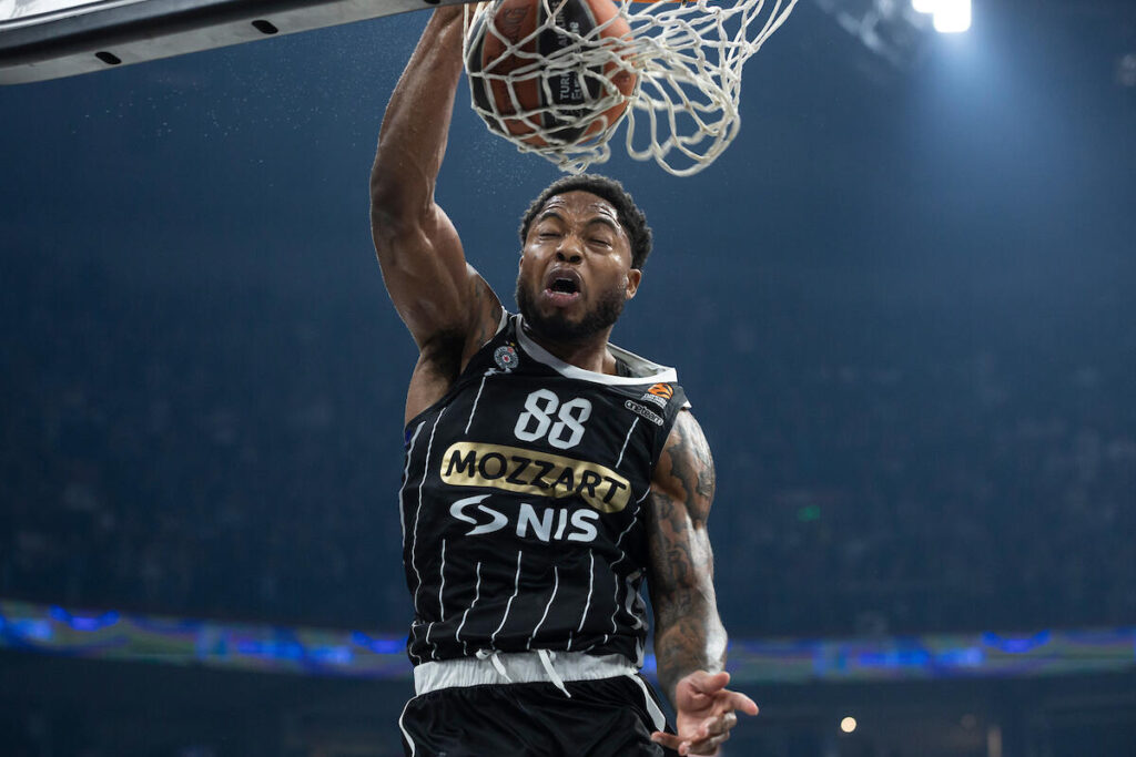 Povredio se Tajrik Džons!