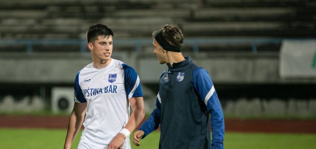 Perspektivni levi bek pojačao Zvezdu!