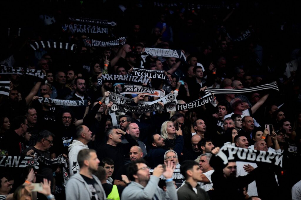 KK Partizan definitivno ostao bez brutalnog pojačanja, navijači razočarani (FOTO) KK Partizan definitivno ostao bez brutalnog pojačanja, navijači razočarani (FOTO)