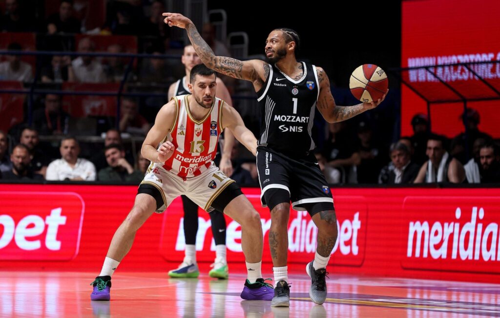Navijači Partizana slave Penjaroju, navijači Crvene zvezde teraju Obradovića i ceo sportski sektor Crvena zvezda - Partizan