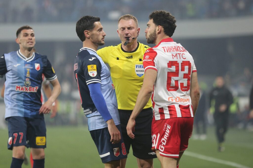 Skandal: FIFA suspendovala Crvenu zvezdu zbog duga, zabrana transfera do 2027. godine Skandal: FIFA suspendovala Crvenu zvezdu zbog duga, zabrana transfera do 2027. godine